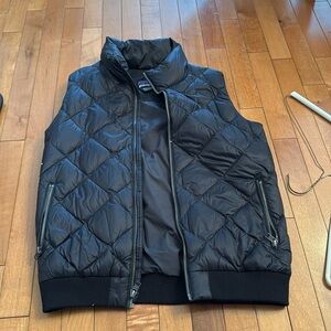 Black, diamond pattern Patagonia vest, M.